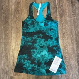 Lululemon tank.